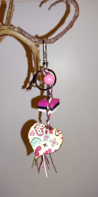 Avaimenperä, puinen retrosydän ja fimo-englanninlaku